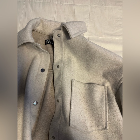 Zara jacket cream colour with pockets extra thick and warm spring outer layer - Picture 3 of 3